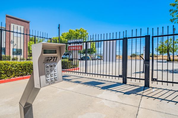 Security Public Storage - 851 Galleria Blvd