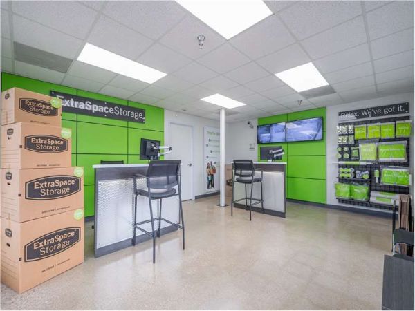 Extra Space Storage - 0755 - Dallas - McKinney Ave - 4920 Mckinney Avenue