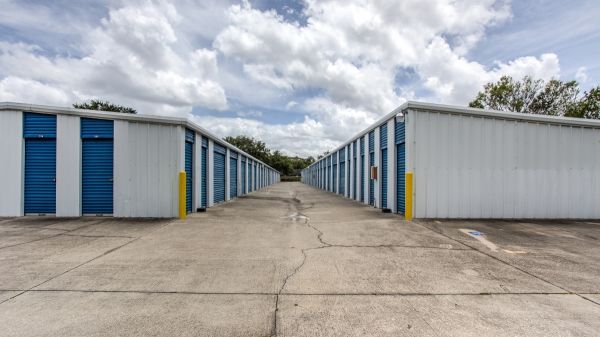Magnolia Self Storage - 2530 Magnolia Avenue