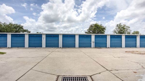 Magnolia Self Storage - 2530 Magnolia Avenue