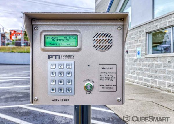 CubeSmart Self Storage - Seattle - 1300 West Nickerson Street - 1300 West Nickerson Street