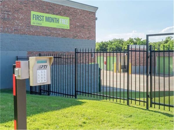 Extra Space Storage - 1834 - Lewisville - Interstate 35 E - 1251 North Stemmons Freeway