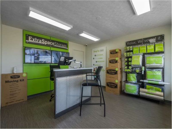 Extra Space Storage - 0458 - Louisville - Valley Station Rd - 5420 Valley Station Road