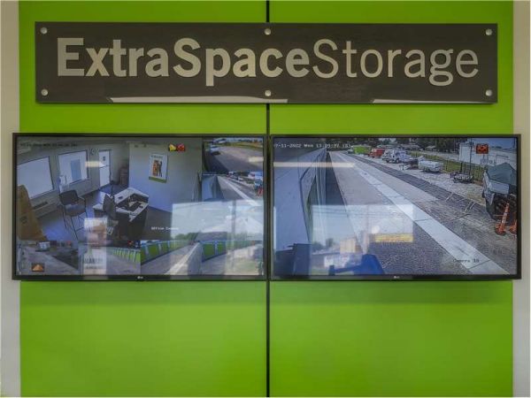 Extra Space Storage - 0458 - Louisville - Valley Station Rd - 5420 Valley Station Road