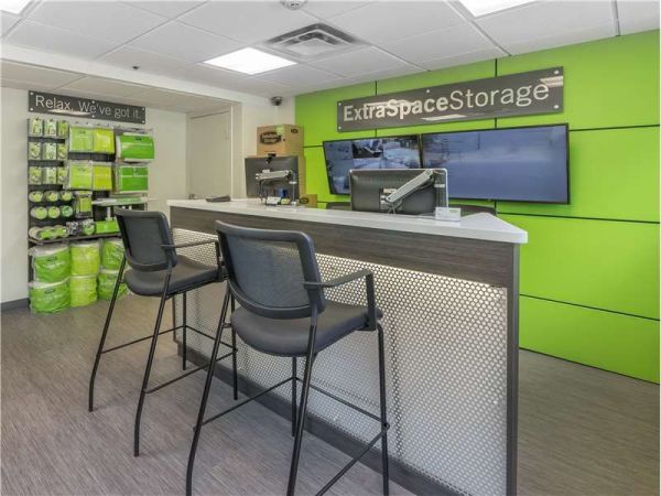 Extra Space Storage - 1001 - Foxboro - Green St - Rte 106 - 147 Green Street