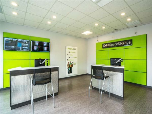 Extra Space Storage - 1822 - Vancouver - 139th Street - 106 Northwest 139th Street