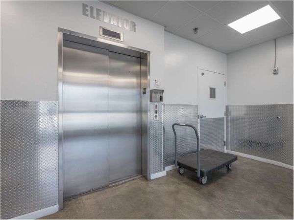 Extra Space Storage - 0763 - Hollywood - N Dixie Hwy - 430 North Dixie Highway