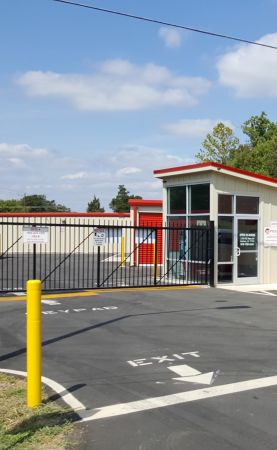 10 Federal Storage - Hwy 54 - 2390 North Carolina 54