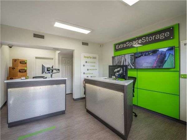 Extra Space Storage - 0472 - Austin - McNeil Dr - 6512 Mcneil Drive