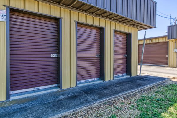 Selma Self Storage - 1112 Singleton Drive