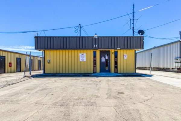 Selma Self Storage - 1112 Singleton Drive