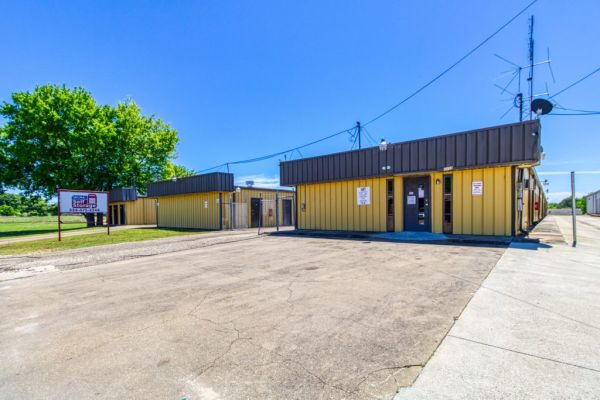 Selma Self Storage - 1112 Singleton Drive
