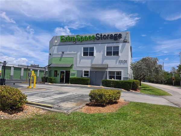 Extra Space Storage - 1060 - North Miami - NE 16th Ave - 13101 Northeast 16th Avenue