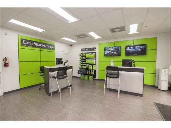 Extra Space Storage - 1060 - North Miami - NE 16th Ave - 13101 Northeast 16th Avenue
