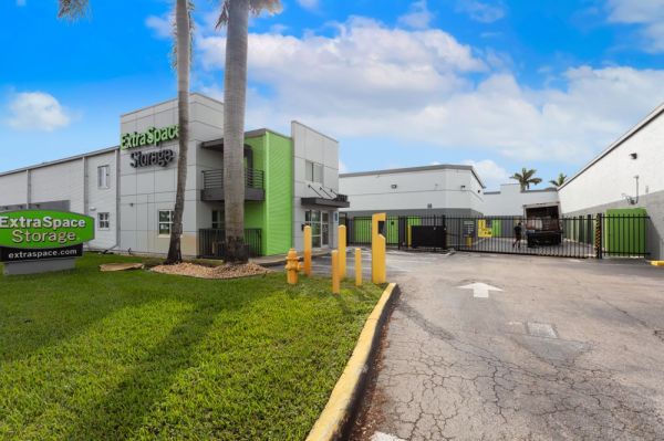 Extra Space Storage - 1066 - Miami - NW 12th St - 8900 Northwest 12th Street