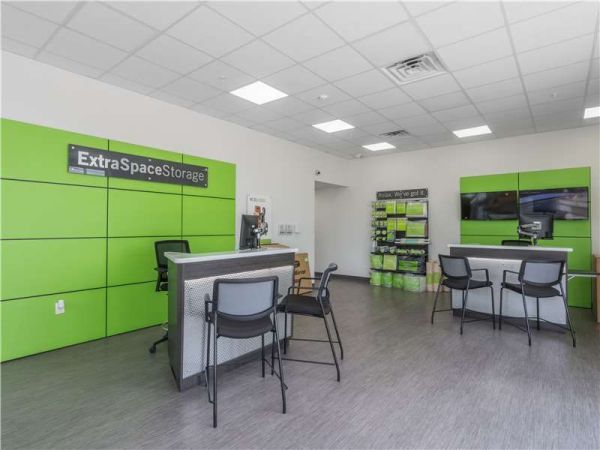 Extra Space Storage - 1840 - Riverview - Bloomingdale Ave - 10670 Bloomingdale Avenue