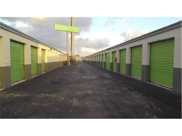Extra Space Storage - 0772 - Miami - Ives Dairy Rd - 20625 Northeast 16th Avenue