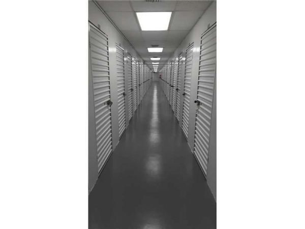 Extra Space Storage - 0772 - Miami - Ives Dairy Rd - 20625 Northeast 16th Avenue