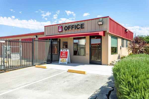 Security Public Storage - 606 Parker Rd