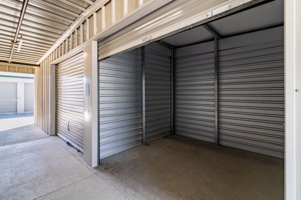 Security Public Storage - 2400 East Monte Vista Avenue