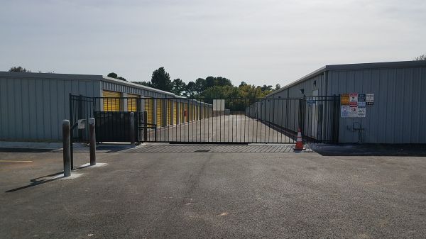 Uncle Tank's Self Storage - 885 West Henri De Tonti Boulevard