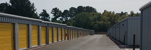 Uncle Tank's Self Storage - 885 West Henri De Tonti Boulevard