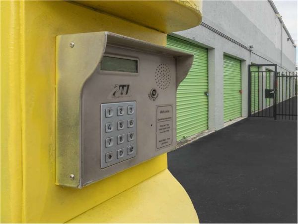 Extra Space Storage - 0819 - Fort Lauderdale - Commercial Blvd - 855 West Commercial Boulevard