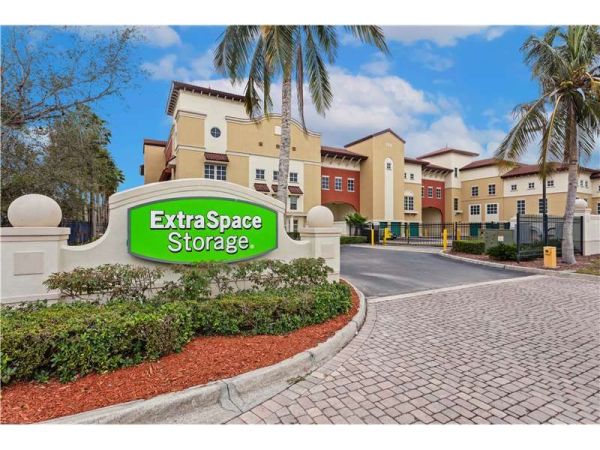 Extra Space Storage - 1402 - Bonita Springs - Murano Del Lago Loop - 8420 Murano Del Lago Drive