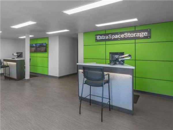 Extra Space Storage - 8270 - Puyallup - 15th St - 239 15th Street Southeast