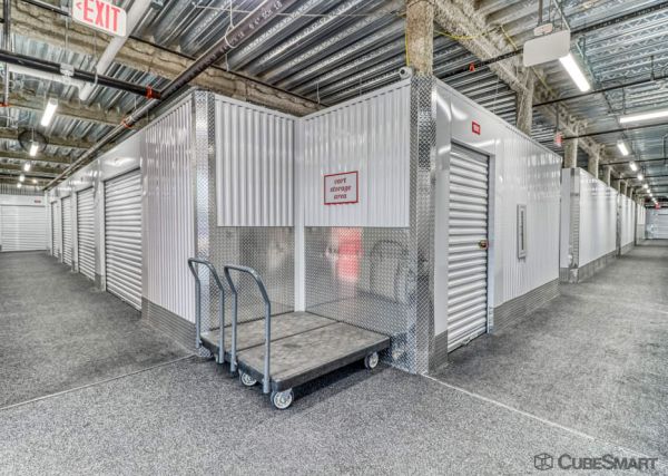 CubeSmart Self Storage - Ashburn - 45000 Russell Branch Pkwy - 45000 Russell Branch Parkway