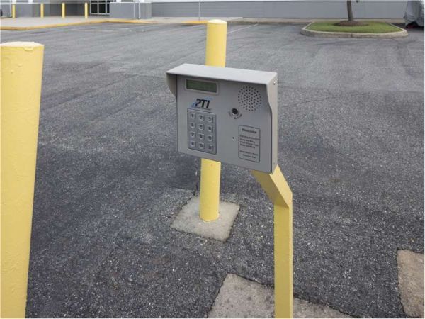 Extra Space Storage - 1325 - Richmond - 6100 W Broad St - 6100 West Broad Street
