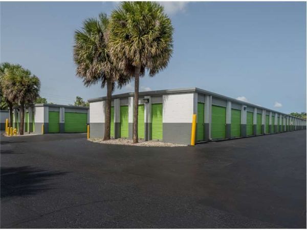 Extra Space Storage - 0102 - North Lauderdale - W McNab Rd - 7400 West Mcnab Road
