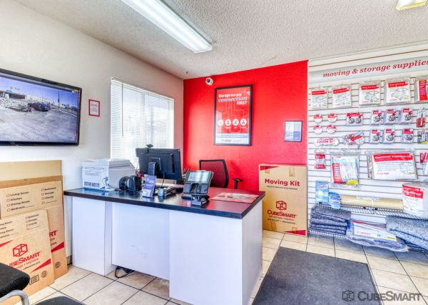 CubeSmart Self Storage - Tuscon - 702 W Silverlake Rd - 702 West Silverlake Road