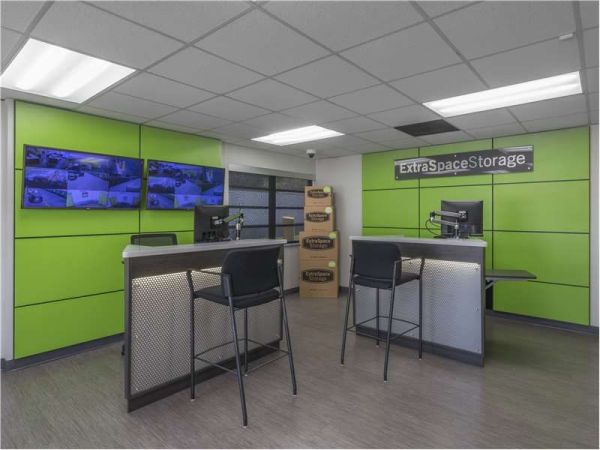 Extra Space Storage - 0207 - Tamiami - SW 8th St - 12380 Southwest 8th Street