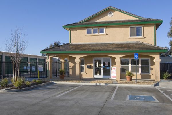 Erle Road Self-Storage - 5600 Lindhurst Avenue