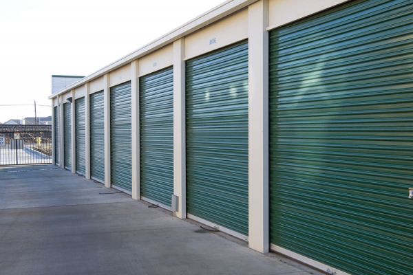 Erle Road Self-Storage - 5600 Lindhurst Avenue