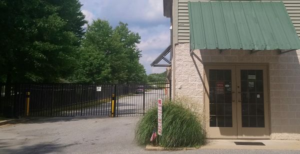 Belle Hill Self Storage - 6 Warner Road