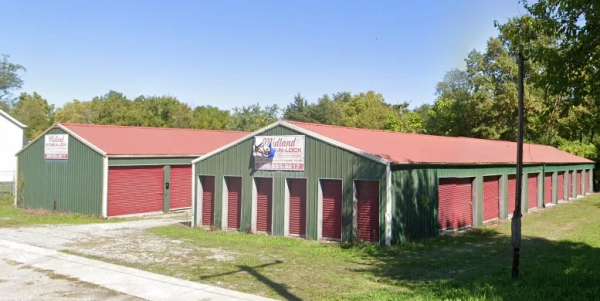 Midland Store N Lock - 104 Broadway Street North