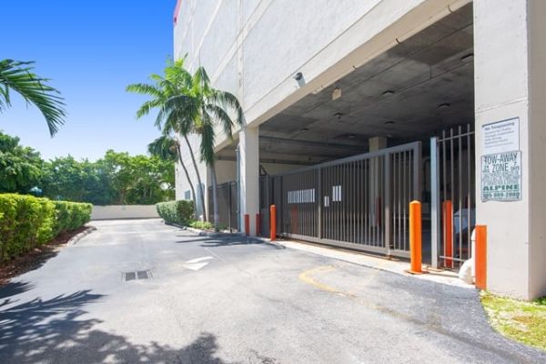 Public Storage - North Bay Village - 1550 Kennedy Causeway - 1550 Kennedy Causeway
