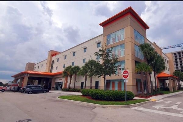 Public Storage - Aventura - 21288 Biscayne Blvd - 21288 Biscayne Blvd