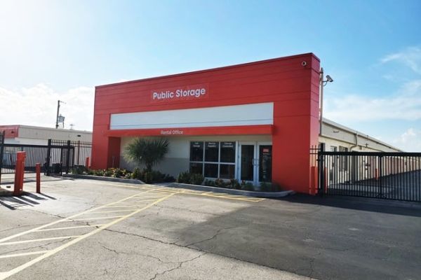Public Storage - West Palm Beach - 3601 W Blue Heron Blvd - 3601 W Blue Heron Blvd