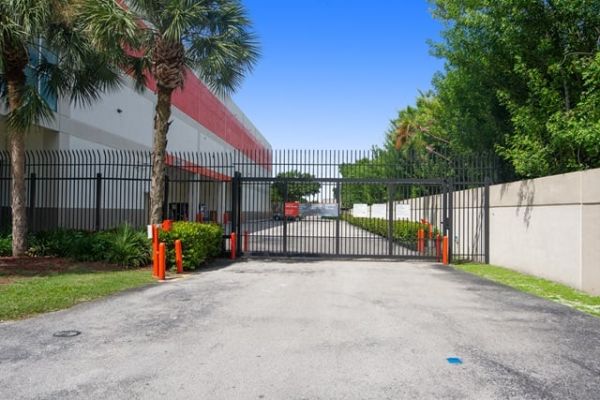 Public Storage - Miami - 13655 SW 42nd St - 13655 SW 42nd St