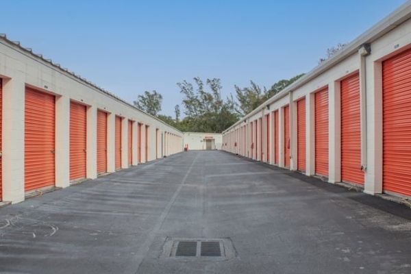 Public Storage - West Palm Beach - 8452 Okeechobee Blvd - 8452 Okeechobee Blvd