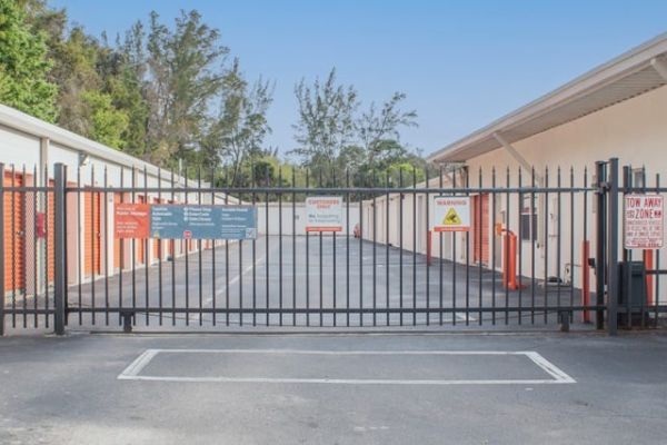 Public Storage - West Palm Beach - 8452 Okeechobee Blvd - 8452 Okeechobee Blvd
