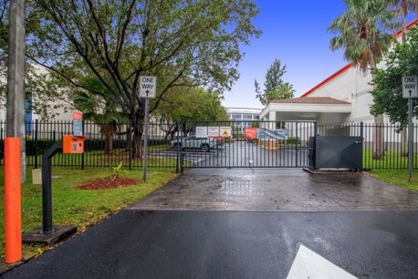 Public Storage - Doral - 9600 NW 40th Street Rd - 9600 NW 40th Street Rd
