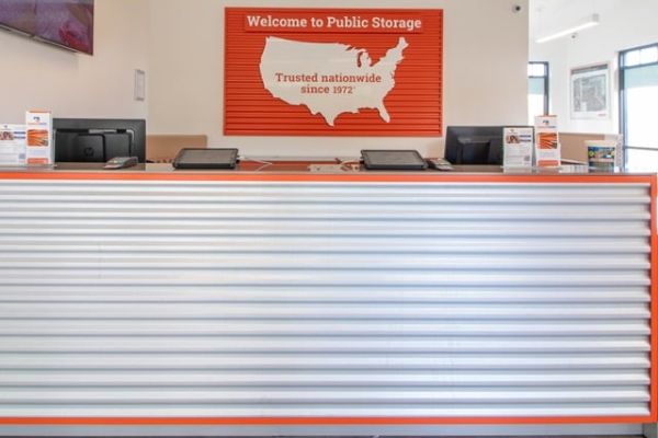 Public Storage - Tampa - 6286 W Waters Ave - 6286 W Waters Ave