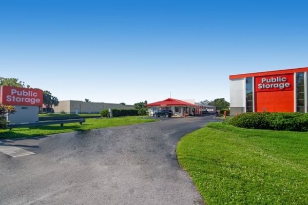 Public Storage - Lauderhill - 4811 N University Drive - 4811 N University Drive