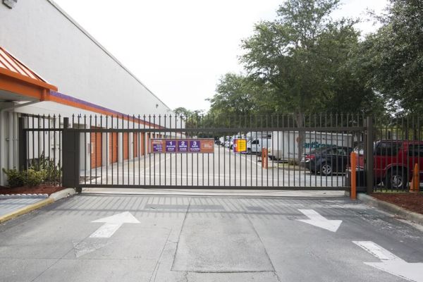 Public Storage - Coconut Creek - 6050 N State Rd 7 - 6050 N State Rd 7