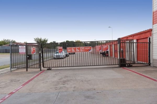 Public Storage - Fort Worth - 1048 E Seminary Drive - 1048 E Seminary Drive