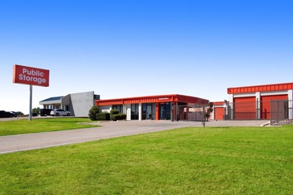 Public Storage - Fort Worth - 8400 Camp Bowie West Blvd - 8400 W Highway 580